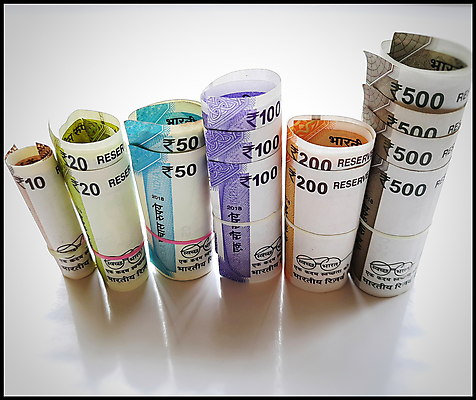 포토 JPG 해외이미지 종이 백그라운드 컨셉 지폐 돈 비즈니스 성공 새로움 숙이기 사람없음 금융 경제 달러 동전 쪽지 저축 흰색 악단 시장 재산 다발 수집 투자 이익 고무 계산서 대출 고립 접기 해외포토 음악 컬러 포즈 모션 파일형식 이미지허브