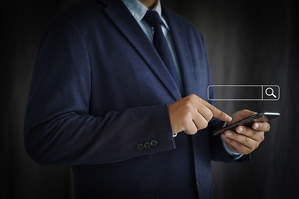 포토 JPG 해외이미지 손 디자인 여자 남자 행복 백그라운드 컨셉 인터넷 비즈니스 통신 모바일 새로움 주택 사람 사람없음 스마트폰 사무실 디지털 자료 웹 정보 도시 업무 작업 네트워크 연결 무선전화기 오브젝트 검색 엔진 온라인 마케팅 소셜 인터페이스 네트워킹 해외포토 감정 건물 신체부위 핸드폰 스마트기기 전화기 파일형식 이미지허브