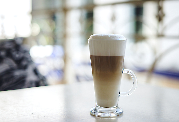 포토 JPG 해외이미지 접시 커피 음료 음식 백그라운드 유리 탁자 아침 휴식 디저트 건강 사랑 사람없음 목재 컵 갈색 케이크 주방 식당 초콜릿 검은색 거품 카페 빵집 우유 흰색 신선 뜨거움 도자기 달콤 맛 아침식사 설탕 굽기 크림 아로마 바리스타 향 카푸치노 에스프레소 코코아 라떼 모카 아라비카 카페인 해외포토 주간 나무 직업 식기 감정 컬러 가구 컨셉 재료 재질 유제품 상점 식사 구이 파일형식 이미지허브