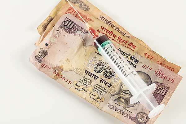 포토 JPG 해외이미지 아시아 종이 과학 컨셉 지폐 돈 비즈니스 아이디어 건강 주사기 사람없음 금융 경제 약 견본 저축 메시지 재산 주사약 중독 계산서 백신 예방접종 위기 의무 전염병 해외포토 나라 의학 의료기기 질병 접종 파일형식 이미지허브