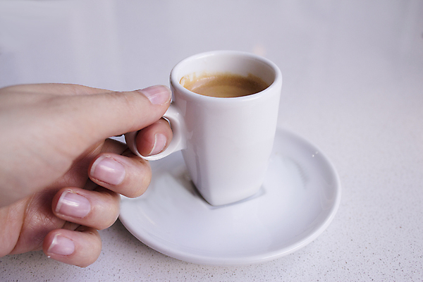 포토 JPG 해외이미지 디자인 커피 음료 음식 백그라운드 비즈니스 탁자 아침 미술 사람없음 내부 컵 사무실 상점 식당 카페 머그컵 흰색 뜨거움 차 아침식사 책상 오브젝트 카푸치노 에스프레소 단절 라떼 카페인 해외포토 주간 식기 컬러 가구 문화예술 식사 파일형식 이미지허브