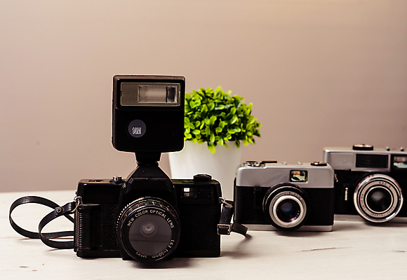 포토 JPG 해외이미지 식물 화분 실내 사람없음 빈티지 오브젝트 복고 스트로보 필름카메라 갈색배경 해외포토 백그라운드 컨셉 내부 갈색 카메라 파일형식 이미지허브