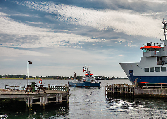 포토 JPG 해외이미지 유럽 바다 여행 자연 하늘 휴가 덴마크 사람 풍경 사람없음 야외 가로 물 여름 파란색 항구 보트 작음 함선 타운 넘어짐 드론 스칸디나비아 해외포토 자연요소 계절 나라 컬러 배_교통 교통시설 모션 북유럽 도시 크기 생태계 파일형식 이미지허브
