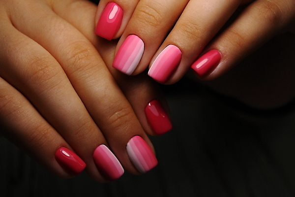 포토 JPG 해외이미지 손 손가락 실내 근접촬영 신체부위 화려 매끈함 손톱관리 네일아트 네일샵 해외포토 뷰포인트 컨셉 사람 내부 뷰티 상점 감각 파일형식 이미지허브