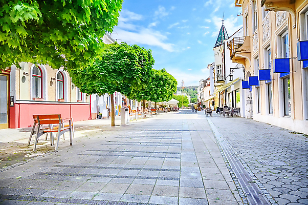 포토 JPG 해외이미지 계절 공원 유럽 섬 여행 건축양식 하늘 휴가 휴식 거리 주택 사람없음 파란색 평화 식당 스파 침묵 산책 도시 바 보행자 휴양지 지역 방문 브로드웨이 슬로바키아 혼자 해외포토 공공시설 건축 나라 컬러 컨셉 건물 상점 소리 장소 파일형식 이미지허브