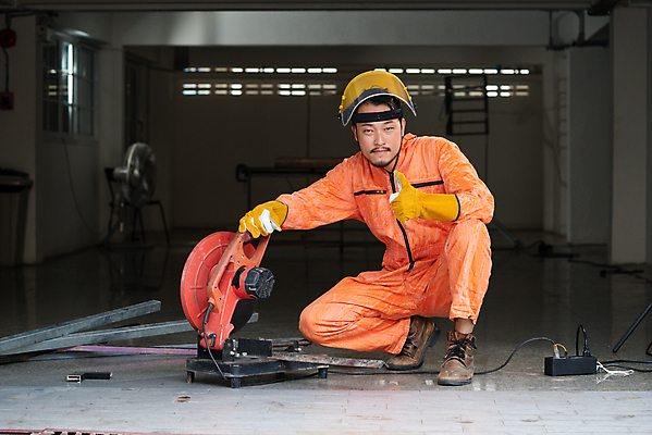 포토 JPG 해외이미지 직업 산업 아시아 유니폼 오렌지 부분 공장 태국 노동자 거리 한명 안전 사람 성인 노란색 금속 힘 기계 장비 과학기술 공구 업무 바퀴 칼날 작업실 제조 보호 헬멧 자르기 철 날카로움 시트 공학 철강 커터 카피스페이스 해외포토 1 옷 교육 나라 컬러 컨셉 과일 공업 모션 재질 기술 공백 도구 작업 보호장비 파일형식 이미지허브