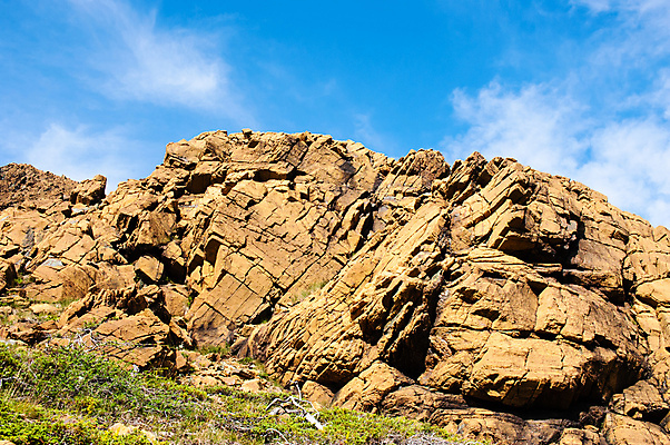 포토 JPG 해외이미지 조각 자연 하늘 날씨 건조 사람없음 야외 파란색 갈색 손상 바위 균열 큼 돌산 관목 부식 무거움 내추럴 노출 골절 깨짐 옛날 울퉁불퉁 지질학 해외포토 나무 교육 컬러 컨셉 의학 모션 산 돌_바위 무게 크기 생태계 파일형식 이미지허브