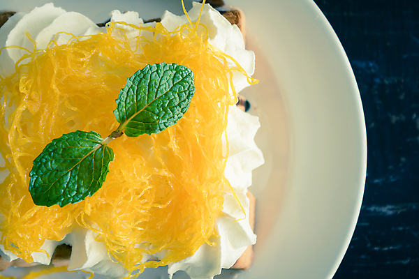 포토 JPG 해외이미지 전통 접시 아시아 음식 빵 오렌지 재료 디저트 사탕 요리 동양인 사람없음 노란색 케이크 초콜릿 검은색 빵집 흰색 맛 아침식사 굽기 크림 토스트 페스츄리 핸드메이드 휘핑크림 해외포토 식기 나라 컬러 컨셉 과일 인종 상점 식사 구이 휘핑 파일형식 이미지허브