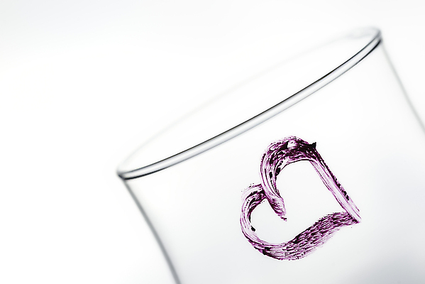 포토 JPG 해외이미지 모양 1 실루엣 음료 컨셉 유리 발렌타인데이 사랑 사람없음 가로 빨간색 화장품 흰색 하트 투명 유혹 심볼 묘사 오브젝트 싱글 고립 해외포토 감정 컬러 데이이벤트 재질 촬영기법 뷰티 파일형식 이미지허브