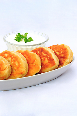 포토 JPG 해외이미지 전통 접시 음식 오렌지 유리 파슬리 육류 요리 사람없음 초록색 노란색 식사 저녁식사 튀김 흰색 뜨거움 도자기 사발 황금 가득함 흰배경 퍼프 폭식 러시아인 우크라이나 페스츄리 핸드메이드 해외포토 서양인 식기 유럽 빵 컬러 백그라운드 채소 과일 식재료 재질 사기그릇 파일형식 이미지허브