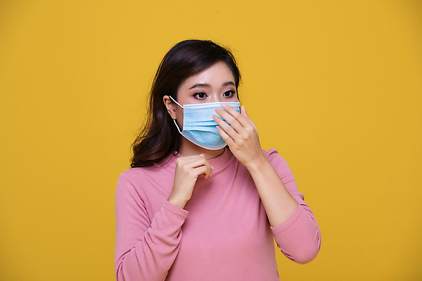 포토 JPG 해외이미지 여자 아시아 얼굴 백그라운드 비즈니스 건강 병원 가면 한명 안전 사람 동양인 성인 약 노란색 중국 고통 환자 의사 수술 바이러스 보호 질병 예방 감염 전염 돌봄 위기 인플루엔자 전염병 해외포토 1 감정 나라 컬러 컨셉 의학 모션 인종 신체부위 치료 의료진 파일형식 이미지허브