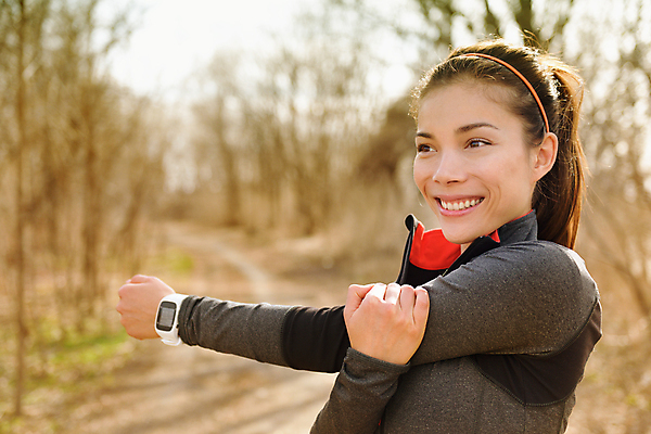 포토 JPG 해외이미지 라이프스타일 여자 행복 무기 스포츠 다이어트 근육 건강 한명 사람 동양인 성인 야외 달리기 조깅 운동 모니터 중국 스트레칭 재킷 가을 하트 맥박 숲 스마트 손목시계 속도 어깨 달리기선수 주자 웨어러블 해외포토 모양 1 계절 감정 아시아 시계 컨셉 장신구 의학 모션 인종 생활 신체부위 컴퓨터 외투 육상선수 파일형식 이미지허브