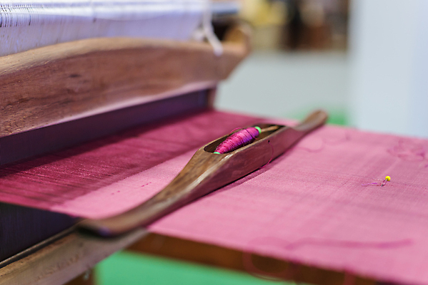 포토 JPG 해외이미지 전통 디자인 옷 산업 아시아 문화 줄 패턴 공장 태국 추상 미술 사람없음 목재 갈색 유행 기계 카펫 수확 공구 직물 면 업무 역사 실 제조 실크 삼베 질감 라오스 자수 섬유 짜임 돌리기 옛날 짜기 핸드메이드 해외포토 나무 나라 컬러 무늬 농업 재료 공업 모션 문화예술 도구 작업 파일형식 천_직물 이미지허브