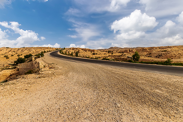 포토 JPG 해외이미지 나무 구름 도로 모래 여행 아프리카 자연 하늘 산 건조 풍경 사람없음 여름 파란색 햇빛 노란색 골짜기 봄 사막 가을 바위 시골 뜨거움 위험 땅 언덕 장면 동쪽 생태학 튀니지 해외포토 자연요소 식물 계절 교육 나라 길 컬러 컨셉 교통시설 태양 돌_바위 방향 생태계 파일형식 이미지허브