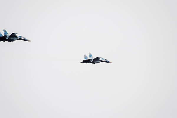 포토 JPG 해외이미지 외관 백그라운드 하늘 비행기 안테나 풍경 사람없음 힘 일몰 폭발 파일럿 공군 묘사 항공 군용 전쟁 제트기 육군 곡예비행 대패 러시아인 해외포토 서양인 직업 통신 항공교통 대중교통 군대 노을 비행 파일형식 이미지허브