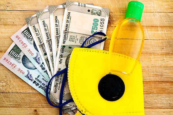 포토 JPG 해외이미지 종이 백그라운드 컨셉 지폐 돈 비즈니스 성공 가면 사람없음 목재 금융 경제 노란색 쪽지 성장 절약 재산 투자 상업 모음 이익 계산서 대출 빚 수입 자금 해외포토 나무 컬러 재료 파일형식 이미지허브