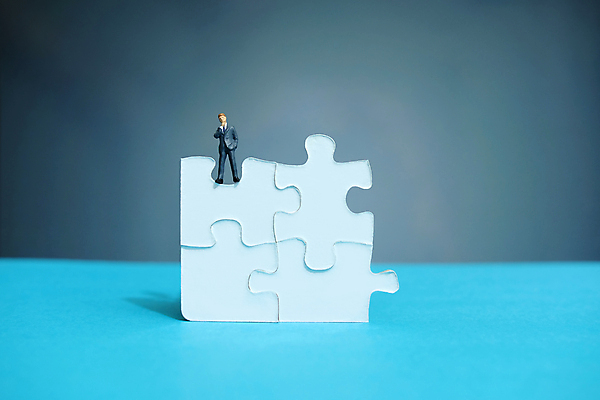 포토 JPG 해외이미지 응시 조각 백그라운드 컨셉 생각 비즈니스 사업가 부분 성공 협력 아이디어 함께함 서기 사람 사람없음 금융 사무실 숫자 미니어처 피규어 도전 흰색 비즈니스맨 퍼즐 4 그룹 계획 대표 종업원 옵션 투자 문제 획득 해결 개발 경영 해외포토 직업 문자 시선 남자 컬러 모션 경제 모형 직장인 파일형식 이미지허브