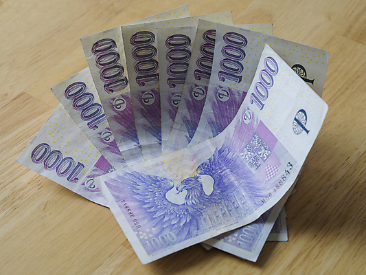 포토 JPG 해외이미지 1 유럽 종이 백그라운드 지폐 돈 비즈니스 성공 왕관 사람없음 목재 금융 경제 쌓기 쪽지 저축 흰색 부채 재산 심볼 투자 체코 이익 계산서 월급 보너스 수입 많음 해외포토 나무 나라 컬러 컨셉 재료 모션 파일형식 이미지허브