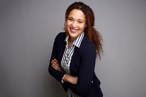 포토 JPG 해외이미지 직업 1 라이프스타일 응시 여자 행복 얼굴 벽 백그라운드 비즈니스 한명 사람 성인 금융 유행 회색 표현 비즈니스우먼 자신감 시원함 북쪽 히스패닉 섞기 카피스페이스 해외포토 시선 감정 컬러 생활 신체부위 경제 공백 직장인 방향 파일형식 이미지허브