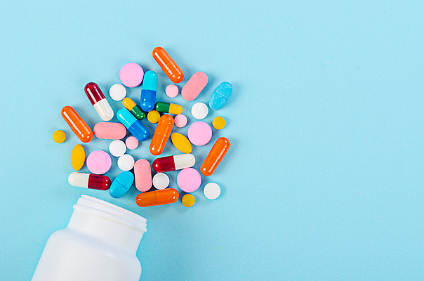 포토 JPG 해외이미지 의학 실내 사람없음 알약 약 약병 파란배경 해외포토 백그라운드 내부 파란색 병_담는 파일형식 이미지허브