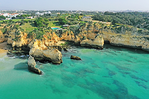 포토 JPG 해외이미지 모래 파도 바다 건축양식 자연 안테나 풍경 사람없음 야외 건물 물 바위 도시 중세 역사 포르투갈 오브젝트 암초 타운 대서양 내추럴 해외포토 자연요소 건축물 건축 유럽 통신 돌_바위 생태계 파일형식 이미지허브