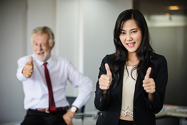 포토 JPG 해외이미지 직업 손 디자인 여자 남자 행복 종이 컨셉 비즈니스 통신 통계 협력 아이디어 직장 사람 동양인 성인 두명 노트북 컴퓨터 사무실 공책 업무 비즈니스맨 그룹 엔지니어 계획 토론 책상 동료 계약 경영자 문서 공학 프로젝트 브레인스토밍 해외포토 교육 감정 가구 회사 관계 문구용품 인종 신체부위 전자제품 작업 직장인 기술자 리더 파일형식 이미지허브