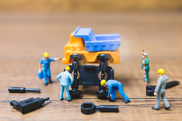 포토 JPG 해외이미지 직업 산업 컨셉 비즈니스 교통시설 자동차 노동자 사람 사람없음 장난감 숫자 기계 미니어처 장비 업무 수리 작음 땅 아래 오브젝트 짐차 미니 해외포토 문자 육상교통 교통 모형 작업 크기 방향 시설 위치 파일형식 이미지허브