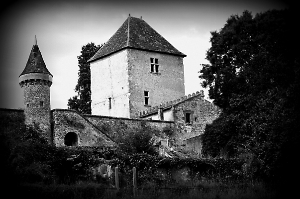 포토 JPG 해외이미지 나무 유럽 여행 잎 밭 건축양식 자연 하늘 풍경 사람없음 야외 건물 초록색 여름 파란색 빛 여행객 마을 탑 힘 산책 하이킹 프랑스 바위 시골 숲 사인 장면 내추럴 프랑스어 옛날 그리너리 해외포토 식물 문자 건축물 계절 건축 나라 컬러 농업 레저 휴식 사람 돌_바위 생태계 파일형식 트랜드컬러 이미지허브