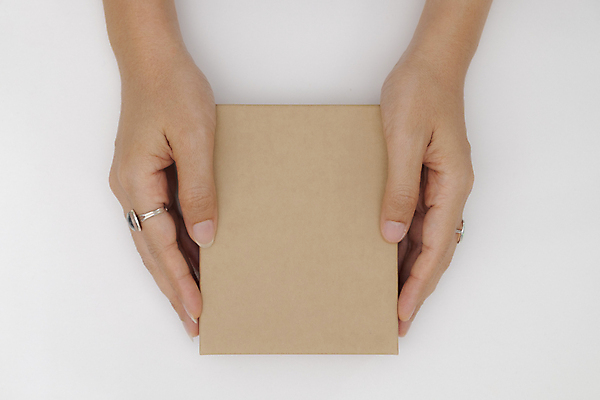 포토 JPG 해외이미지 손 디자인 여자 리본 종이 백그라운드 컨셉 크리스마스 데이트 포장 텍스트 탁자 휴가 새로움 발렌타인데이 선물 사랑 사람 이벤트 사람없음 장식 상자 우주 축제 놀람 흰색 축하 인사 반지 잡기 생일 정상 연도 오브젝트 활 주기 패키지 해외포토 기념일 감정 컬러 가구 장신구 모션 데이이벤트 표정 신체부위 예절 파일형식 이미지허브