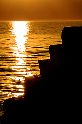 포토 JPG 해외이미지 유럽 파도 여행 오렌지 하늘 휴가 흑백 해변 사람없음 물 빛 계단 맑음 검은색 어둠 일몰 새벽 황금 저녁 방파제 단계 폴란드 두더지 발트해 해외포토 자연요소 공공시설 나라 바다 컬러 과일 날씨 촬영기법 북유럽 노을 야간 파일형식 이미지허브