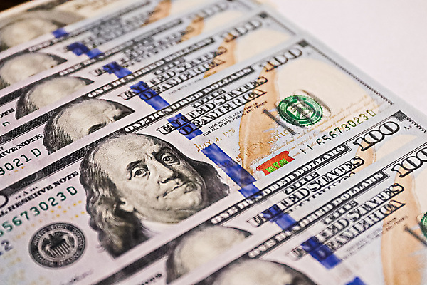 포토 JPG 해외이미지 라이프스타일 디자인 종이 지폐 돈 비즈니스 성공 사람없음 금융 경제 판매 쌓기 달러 미국 흰색 재산 투자 상업 이익 계산서 빚 세금 수입 해외포토 컬러 컨셉 북아메리카 모션 생활 파일형식 이미지허브