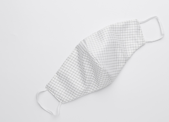 포토 JPG 해외이미지 디자인 옷 얼굴 백그라운드 컨셉 건강 가면 안전 사람없음 유행 건강관리 환경 흰색 직물 면 입 바이러스 보호 오브젝트 예방 보호자 돌봄 위생관리 핸드메이드 해외포토 컬러 모션 관리 신체부위 파일형식 이미지허브