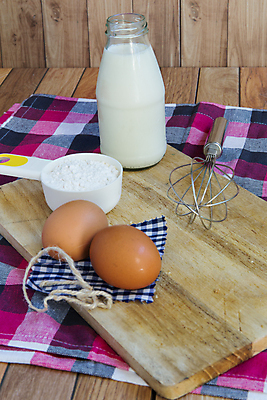 포토 JPG 해외이미지 음식 빵 백그라운드 재료 탁자 디저트 주택 건강 요리 사람없음 목재 갈색 쿠키 케이크 주방 계란 식사 빵집 우유 흰색 도구 신선 사발 가루 설탕 굽기 준비 유기농 날것 반죽 밀가루 레시피 성분 팬케이크 내추럴 페스츄리 핸드메이드 해외포토 나무 웰빙 컬러 가구 유제품 건물 상점 알 사기그릇 구이 파일형식 이미지허브