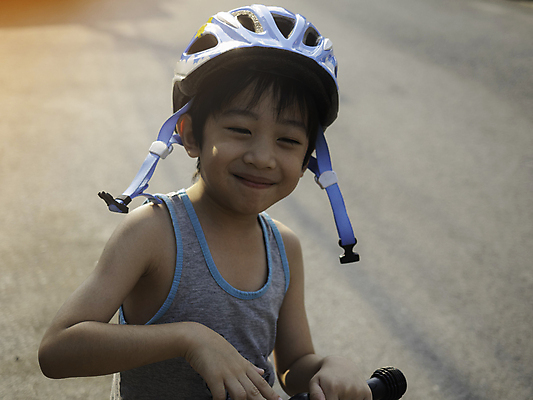 포토 JPG 해외이미지 공원 행복 도로 어린이 스포츠 포즈 장난 건강 한명 안전 사람 소년 야외 운동 자전거 장비 스쿠터 게임 표현 놀이터 승차 헬멧 롤러 위기 해외포토 1 공공시설 남자 감정 길 교통시설 모션 놀이 바이크 오토바이 보호장비 파일형식 이미지허브