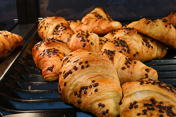 포토 JPG 해외이미지 전통 음식 빵 백그라운드 디저트 쟁반 요리 사람없음 갈색 초콜릿 빵집 껍질 신선 그룹 황금 달콤 맛 아침식사 상품 초승달 밀 굽기 퍼프 롤 토핑 버터 프랑스어 페스츄리 해외포토 문자 컬러 컨셉 곡류 상점 식사 달 구이 파일형식 이미지허브