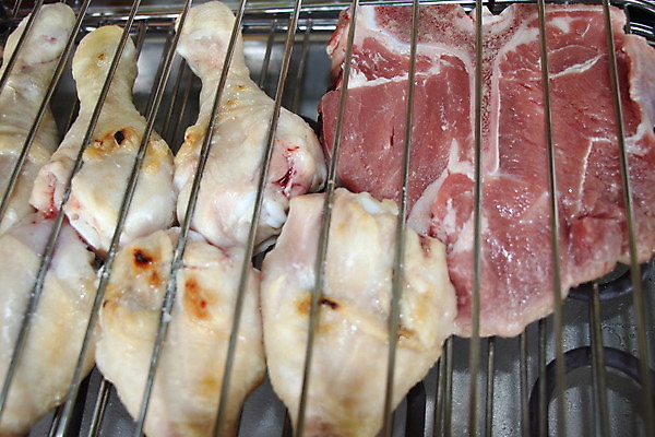 포토 JPG 해외이미지 음식 백그라운드 육류 돼지고기 요리 사람없음 여름 소풍 파티 검은색 식사 저녁식사 치킨 튀김 뜨거움 막대기 소시지 개 맛 그릴 혼합 바비큐 굽기 먹기 상쾌 베이컨 후추 섞기 절임 총각무 스타일 해외포토 계절 감정 컬러 컨셉 식재료 포유류 모션 주방용품 이벤트 야외활동 가공식품 무 구이 향신료 닭고기요리 파일형식 이미지허브