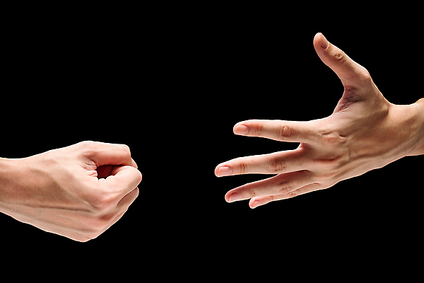 포토 JPG 해외이미지 손 남자 종이 백그라운드 컨셉 비즈니스 손가락 관리 손바닥 사람 사람없음 검은색 어둠 경쟁 거래 엄지손가락 도전 게임 우승 도박 계획 물개 심볼 사인 롤 쇼 점수 고립 분실 해외포토 컬러 포유류 놀이 신체부위 바다동물 최고 파일형식 이미지허브