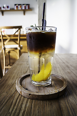 포토 JPG 해외이미지 음료 과일 태국 탁자 휴식 디저트 건강 미술 사람없음 목재 여름 식당 어둠 카페 신선 달콤 맛 아침식사 향기 복숭아 서명 해외포토 나무 계절 아시아 음식 가구 컨셉 재료 문화예술 상점 식사 냄새 파일형식 이미지허브