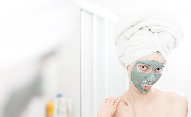 포토 JPG 해외이미지 백인 1 응시 여자 얼굴 신체 실내 건강 가면 한명 미소 사람 치료 초록색 수건 반사 머리 스파 화장품 거울 욕실 흰색 신선 미용사 소중 피부 어깨 피부관리 긍정 점토 진흙 닦기 테라피 내추럴 순서 돌봄 해외포토 서양인 직업 시선 컬러 컨셉 의학 모션 표정 내부 신체부위 위생용품 뷰티 파일형식 이미지허브