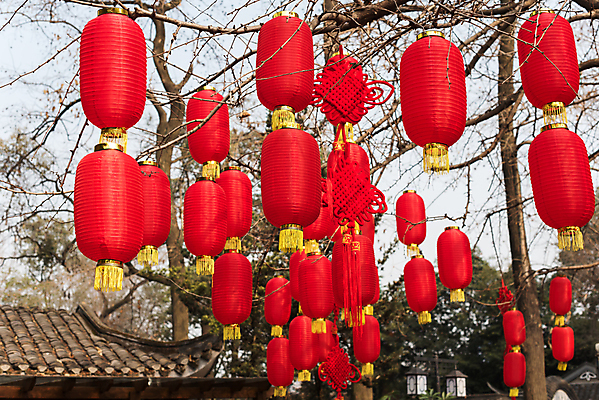 포토 JPG 해외이미지 전통 행복 아시아 종교 종이 문화 하늘 휴가 새로움 미술 동양인 사람없음 장식 빨간색 빛 컬러풀 축제 중국 봄 골동품 등불 램프 축하 역사 연도 전시회 공평 해외포토 계절 감정 나라 컬러 컨셉 문화예술 조명 인종 전시 파일형식 이미지허브