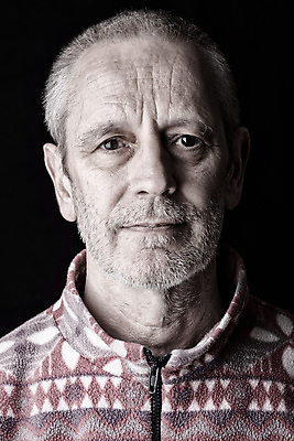 포토 JPG 해외이미지 백인 시선 얼굴 수염 한명 미소 소년 성인 검은색 놀람 슬픔 표현 자신감 주름 피부 만족 부드러움 내추럴 심각 해외포토 서양인 1 남자 감정 어린이 컬러 컨셉 표정 사람 신체부위 감각 파일형식 이미지허브