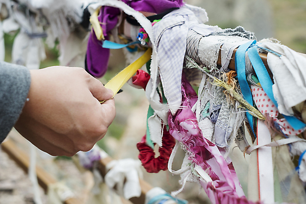포토 JPG 해외이미지 나무 리본 문화 곡선 자연 사랑 사람없음 세로 노란색 힘 우정 추위 깃발 도움 원형 역사 묶기 심볼 매듭 애국심 사방 옛날 조언 지원 자선단체 해외포토 도형 식물 감정 선 컬러 컨셉 모션 친구 그룹 생태계 자선 파일형식 이미지허브