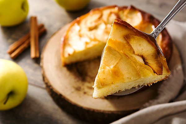 포토 JPG 해외이미지 디저트 실내 사람없음 아웃포커스 숟가락 달콤 사과 청사과 나무받침 시나몬스틱 애플파이 나무배경 해외포토 음식 백그라운드 과일 촬영기법 수저 내부 목재 맛 받침대 파이_빵 시나몬 파일형식 이미지허브