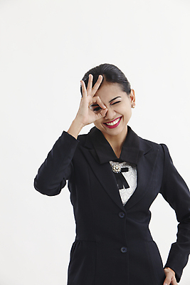 포토 JPG 해외이미지 모델 직업 1 손 여자 행복 얼굴 포즈 비즈니스 사업가 한명 웃음 사람 동양인 인종 정장 손짓 성인 직장인 비즈니스우먼 자신감 전문직 인도인 사인 긍정 고립 정중 여자한명만 해외포토 외국인 옷 감정 컨셉 모션 표정 신체부위 여자만 파일형식 이미지허브
