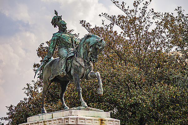 포토 JPG 해외이미지 주간 나무 구름 유럽풍경 하늘 사람없음 야외 동상 이탈리아 광장 베로나 해외포토 자연요소 식물 유럽 풍경 조형물 기념물 파일형식 이미지허브