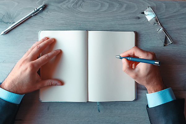 포토 JPG 해외이미지 라이프스타일 손 종이 백그라운드 컨셉 비즈니스 탁자 직장 사람없음 목재 금융 사무실 알약 펜 우주 스크린 쪽지 공책 공백 정보 흰색 기록 업무 비즈니스맨 작업실 정상 스마트 책상 문서 페이지 해외포토 나무 남자 컬러 가구 회사 재료 문구용품 생활 신체부위 경제 필기구 약 작업 직장인 파일형식 이미지허브