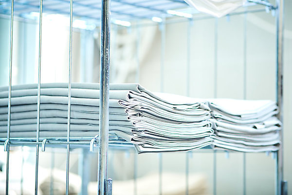 포토 JPG 해외이미지 산업 백그라운드 호텔 건조 사람없음 빨간색 쌓기 이불 식탁보 흰색 침대 직물 면 그룹 빨래 질감 시트 흙더미 세탁소 접기 많음 해외포토 컬러 가구 컨셉 가사 침구 모션 숙소 흙 파일형식 더미 이미지허브