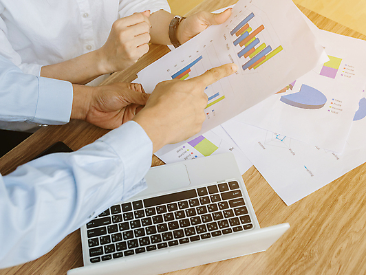 포토 JPG 해외이미지 직업 손 컨셉 비즈니스 통신 통계 성공 그래프 직장 사람 사람없음 금융 노트북 컴퓨터 사무실 공책 자료 공연 정보 성장 업무 작업 비즈니스맨 비즈니스우먼 목표 계획 토론 분석 보고서 준비 문서 투자 전자상거래 진행 마케팅 브레인스토밍 해외포토 여자 남자 회사 문구용품 이벤트 신체부위 경제 전자제품 직장인 파일형식 이미지허브