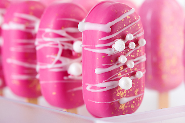 포토 JPG 해외이미지 음식 분홍색 결혼 백그라운드 돈 탁자 아이스크림 디저트 사탕 사람없음 장식 컬러풀 파티 요식업 초콜릿 얼음 빵집 우유 추위 축하 신선 막대기 달콤 맛 시원함 크림 프랑스어 접수 핸드메이드 해외포토 자연요소 문자 산업 컬러 가구 컨셉 유제품 이벤트 상점 재산 파일형식 이미지허브