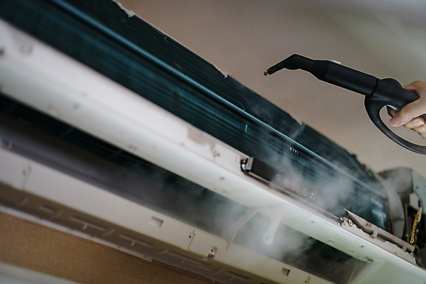 포토 JPG 해외이미지 직업 남자 벽 노동자 주택 실내 사람 사람없음 방 장비 추위 업무 오픈 뜨거움 기술자 수리 수증기 시원함 서비스 먼지 분무기 고정 온도 청소부 유지 냉각기 린스 위생관리 필터 해외포토 관리 내부 건물 작업 파일형식 이미지허브